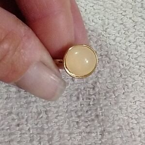 Goldtone cream color ring